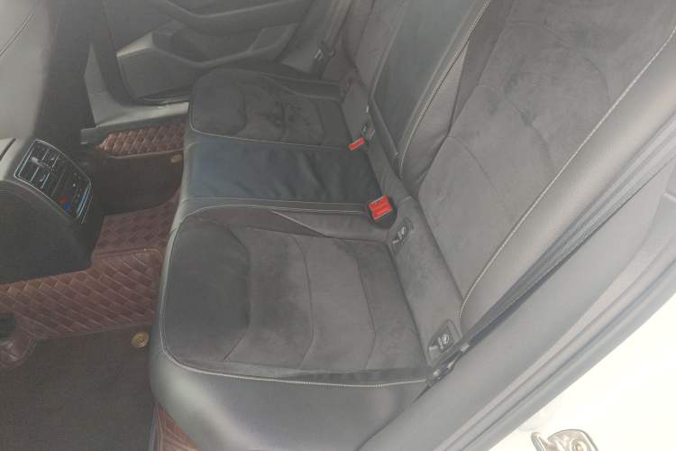 Used Volkswagen FAW-Volkswagen CC 2020 330TSI Huayan Edition China VI Standard Interior 4
