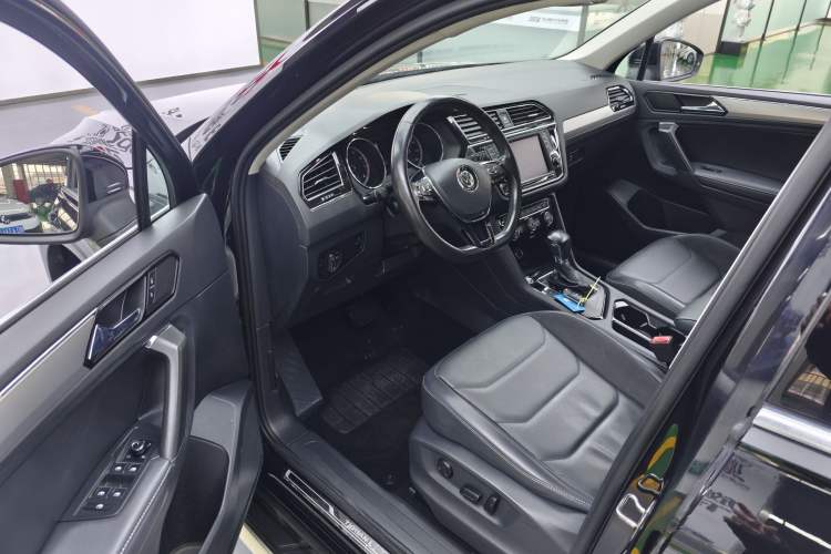 Used Volkswagen FAW-Volkswagen CC 2020 330TSI Huayan Edition China VI Standard Interior 5