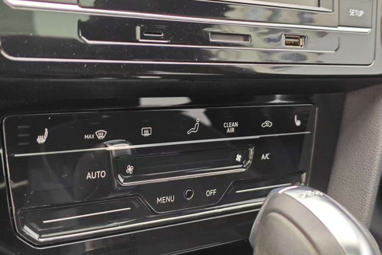 Used Volkswagen FAW-Volkswagen CC 2020 330TSI Huayan Edition China VI Standard Interior 9