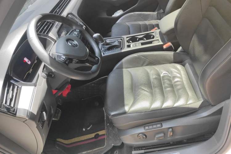 Used Volkswagen FAW-Volkswagen CC 2020 330TSI Glamour Edition China VI Standard Left Front Seat