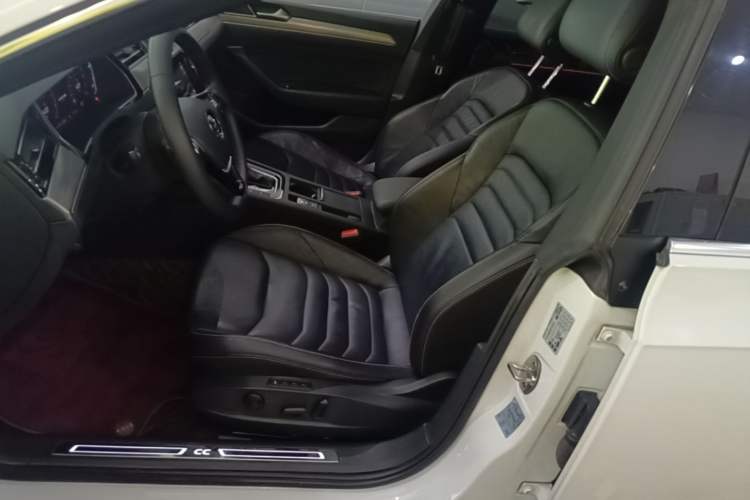 Used Volkswagen FAW-Volkswagen CC 2020 330TSI Glamour Edition China VI Standard Left Front Seat