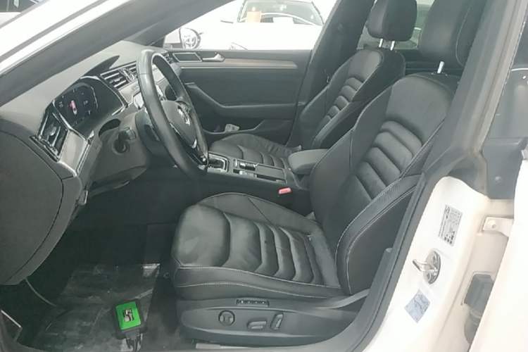 Used Volkswagen FAW-Volkswagen CC 2020 330TSI Glamour Edition China VI Standard Left Front Seat