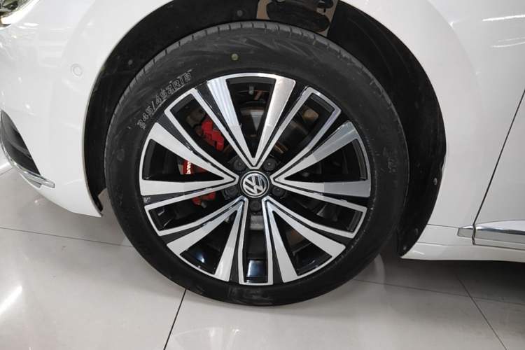 Used Volkswagen FAW-Volkswagen CC 2020 330TSI Glamour Edition China VI Standard Left Front Wheel Hub