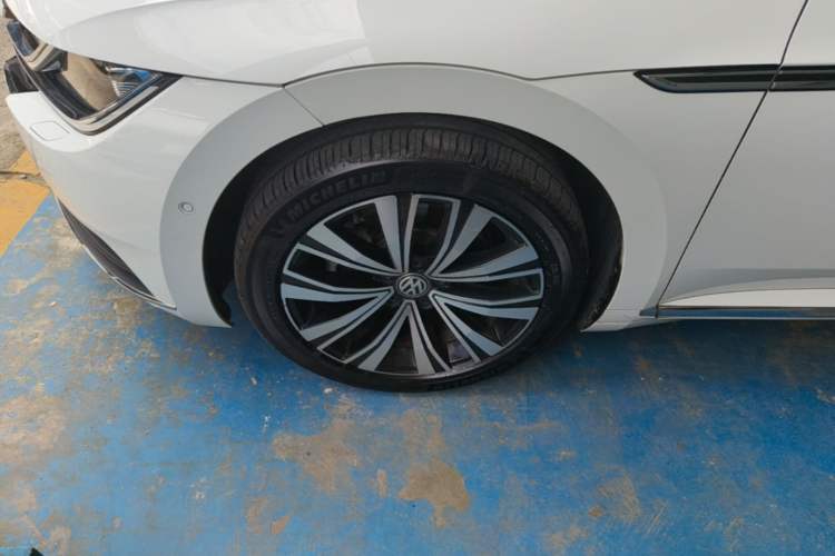 Used Volkswagen FAW-Volkswagen CC 2020 330TSI Glamour Edition China VI Standard Left Front Wheel Hub