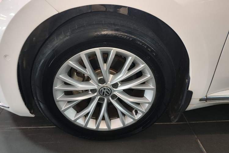 Used Volkswagen FAW-Volkswagen CC 2020 330TSI Glamour Edition China VI Standard Left Front Wheel Hub