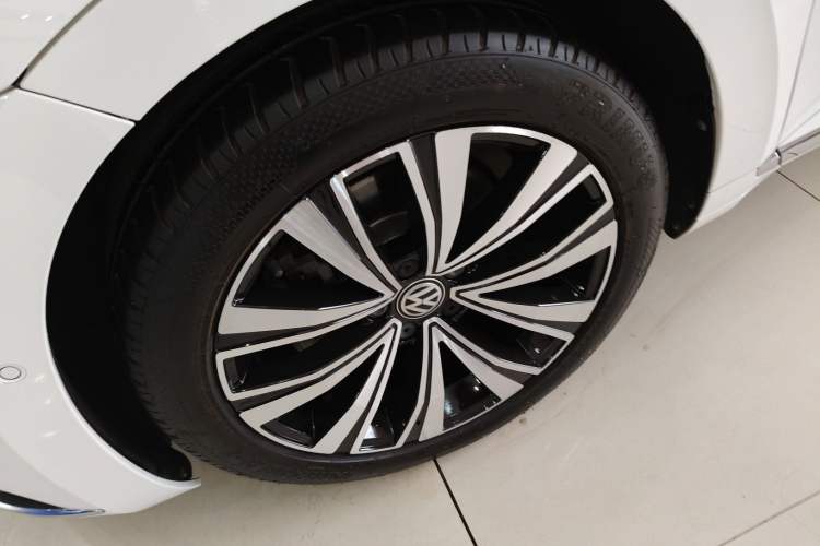 Used Volkswagen FAW-Volkswagen CC 2020 330TSI Glamour Edition China VI Standard Left Front Wheel Hub