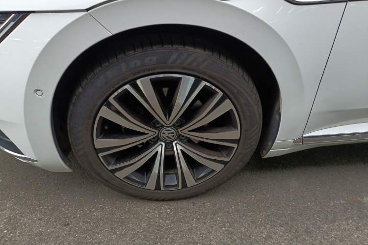 Used Volkswagen FAW-Volkswagen CC 2020 330TSI Glamour Edition China VI Standard Left Front Wheel Hub