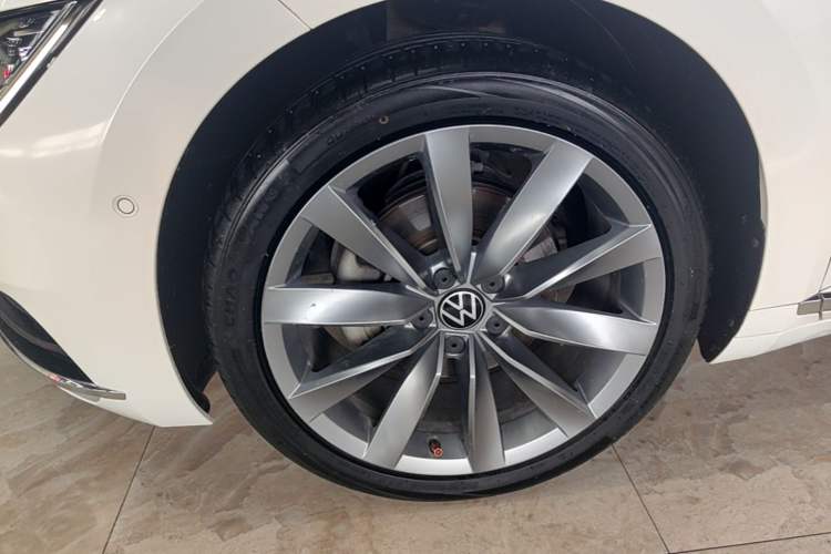 Used Volkswagen FAW-Volkswagen CC 2020 330TSI Glamour Edition China VI Standard Left Front Wheel Hub