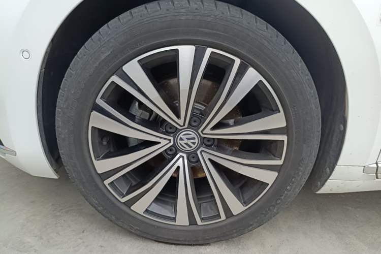 Used Volkswagen FAW-Volkswagen CC 2020 330TSI Glamour Edition China VI Standard Left Front Wheel Hub