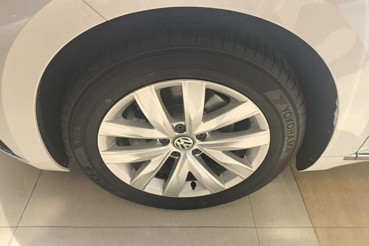 Used Volkswagen FAW-Volkswagen CC 2020 330TSI Huayan Edition China VI Standard Left Front Wheel Hub