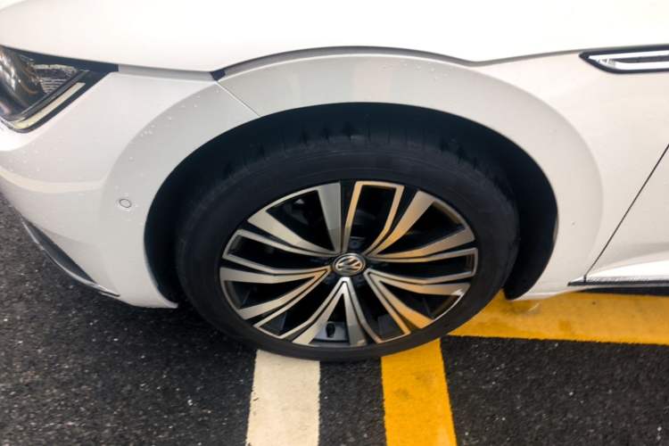 Used Volkswagen FAW-Volkswagen CC 2020 330TSI Glamour Edition China VI Standard Left Front Wheel Hub