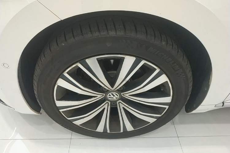 Used Volkswagen FAW-Volkswagen CC 2020 330TSI Glamour Edition China VI Standard Left Front Wheel Hub
