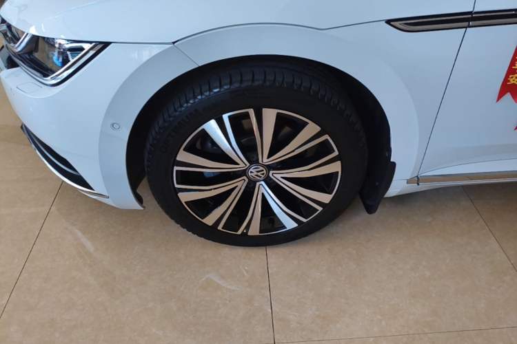 Used Volkswagen FAW-Volkswagen CC 2020 330TSI Glamour Edition China VI Standard Left Front Wheel Hub