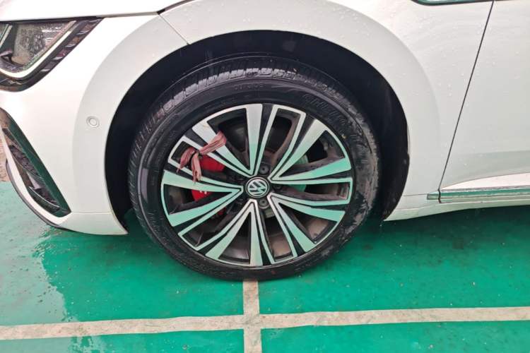 Used Volkswagen FAW-Volkswagen CC 2020 330TSI Glamour Edition China VI Standard Left Front Wheel Hub
