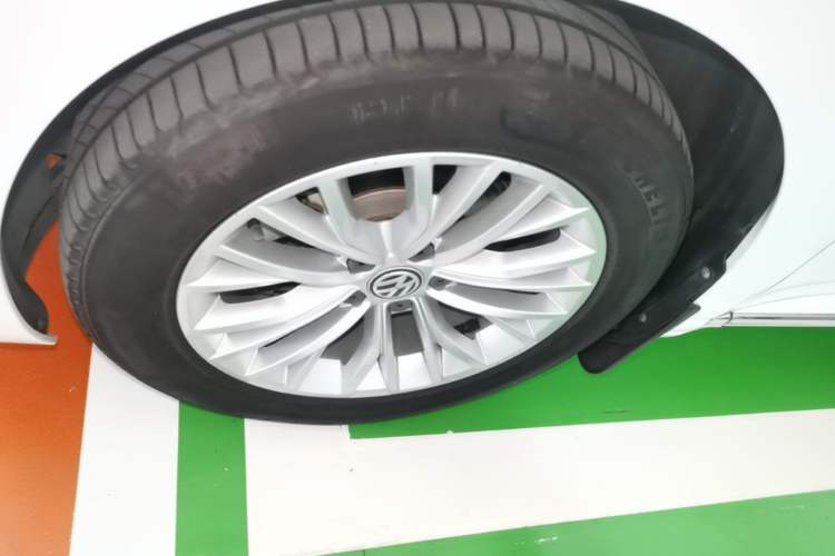 Used Volkswagen FAW-Volkswagen CC 2020 330TSI Glamour Edition China VI Standard Left Front Wheel Hub