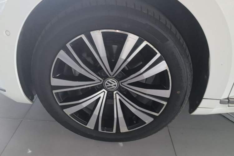 Used Volkswagen FAW-Volkswagen CC 2020 330TSI Glamour Edition China VI Standard Left Front Wheel Hub