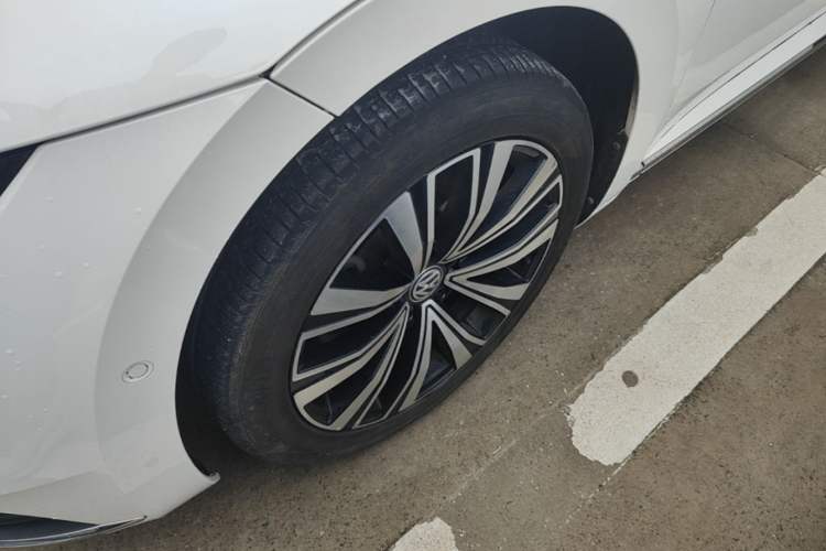 Used Volkswagen FAW-Volkswagen CC 2020 330TSI Glamour Edition China VI Standard Left Front Wheel Hub