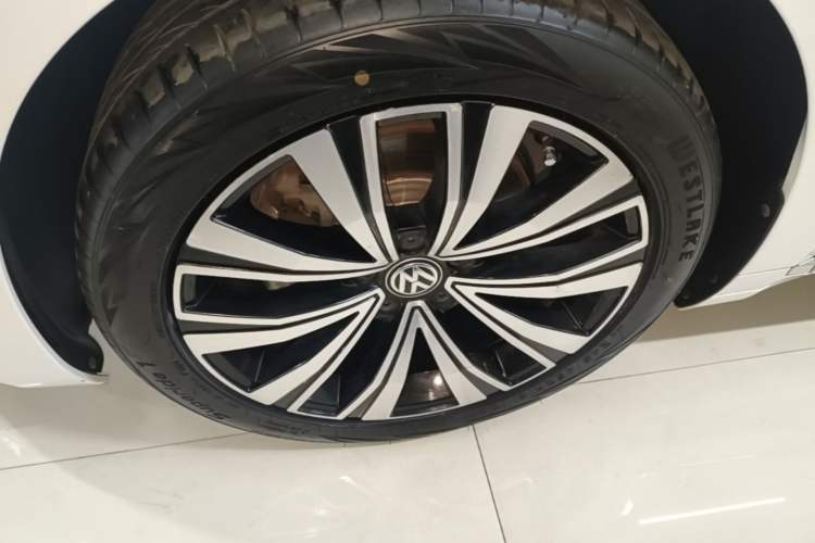 Used Volkswagen FAW-Volkswagen CC 2020 330TSI Glamour Edition China VI Standard Left Front Wheel Hub