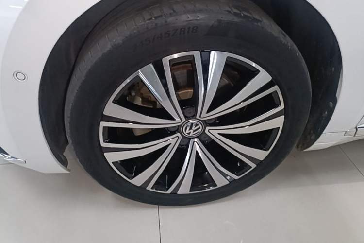 Used Volkswagen FAW-Volkswagen CC 2020 330TSI Glamour Edition China VI Standard Left Front Wheel Hub