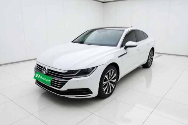 Volkswagen FAW-Volkswagen CC 2020 330TSI Glamour Edition China VI Standard مستعملة
