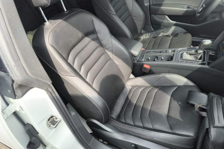 Used Volkswagen FAW-Volkswagen CC 2020 330TSI Glamour Edition China VI Standard Right Front Seat