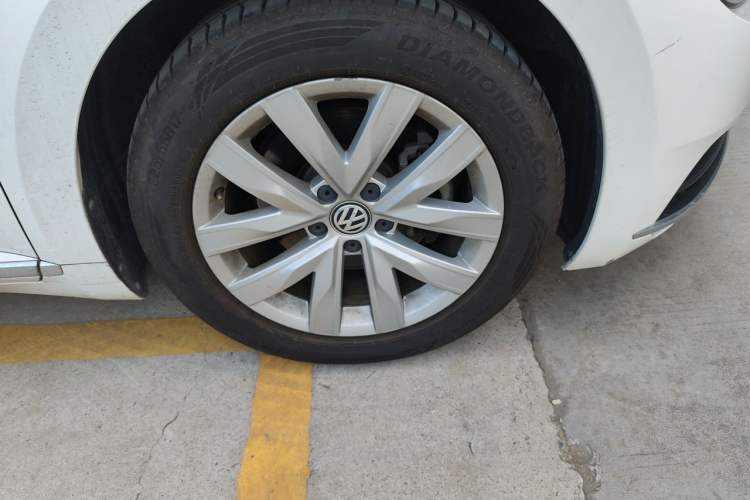 Used Volkswagen FAW-Volkswagen CC 2020 330TSI Huayan Edition China VI Standard Right Front Wheel Hub