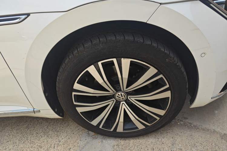 Used Volkswagen FAW-Volkswagen CC 2020 330TSI Glamour Edition China VI Standard Right Front Wheel Hub