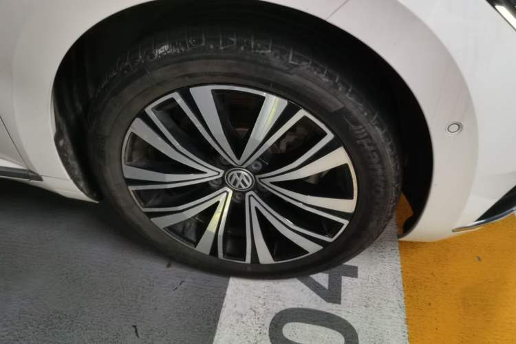 Used Volkswagen FAW-Volkswagen CC 2020 330TSI Glamour Edition China VI Standard Right Front Wheel Hub