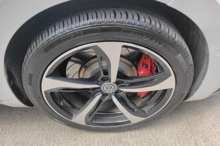 Used Volkswagen FAW-Volkswagen CC 2020 330TSI Glamour Edition China VI Standard Right Front Wheel Hub