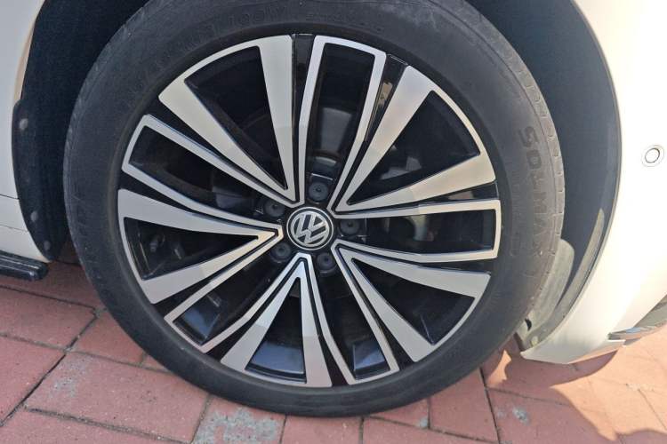 Used Volkswagen FAW-Volkswagen CC 2020 330TSI Glamour Edition China VI Standard Right Front Wheel Hub