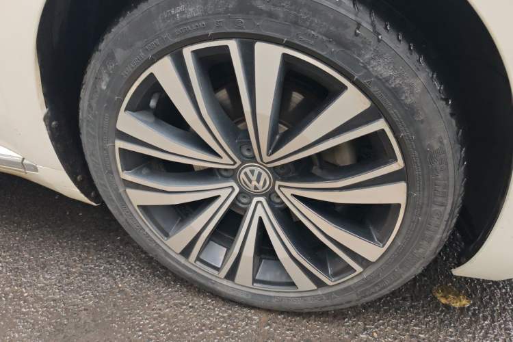 Used Volkswagen FAW-Volkswagen CC 2020 330TSI Glamour Edition China VI Standard Right Front Wheel Hub