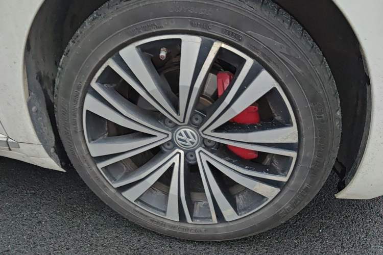 Used Volkswagen FAW-Volkswagen CC 2020 330TSI Glamour Edition China VI Standard Right Front Wheel Hub