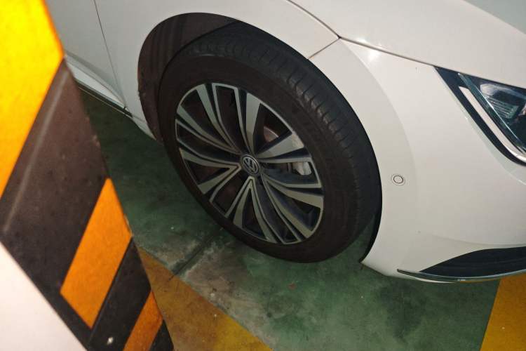 Used Volkswagen FAW-Volkswagen CC 2020 330TSI Glamour Edition China VI Standard Right Front Wheel Hub