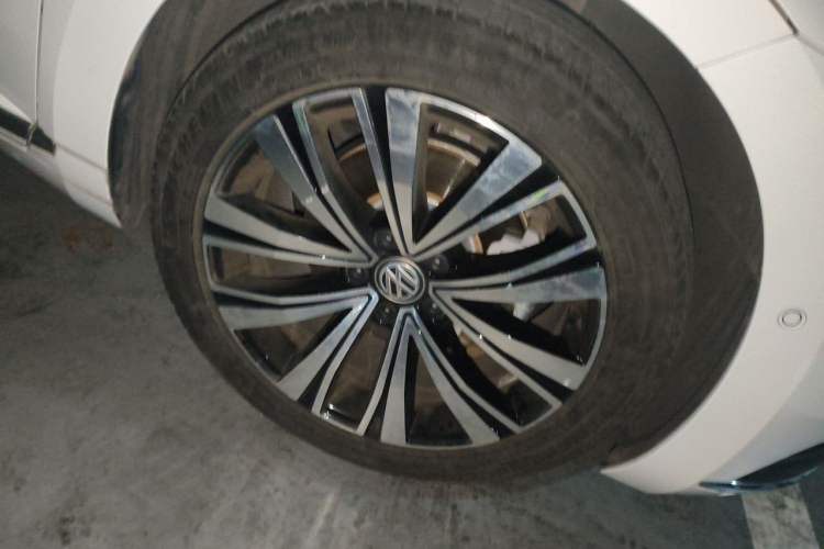 Used Volkswagen FAW-Volkswagen CC 2020 330TSI Glamour Edition China VI Standard Right Front Wheel Hub