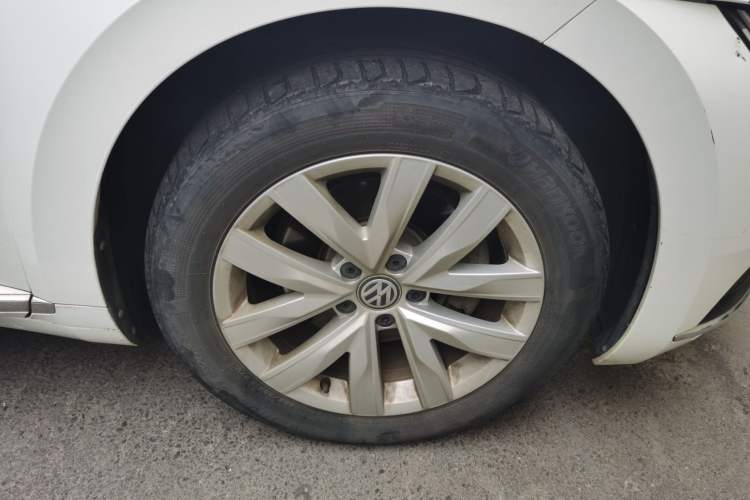 Used Volkswagen FAW-Volkswagen CC 2020 330TSI Huayan Edition China VI Standard Right Front Wheel Hub