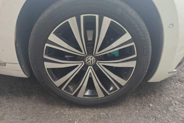 Used Volkswagen FAW-Volkswagen CC 2020 330TSI Glamour Edition China VI Standard Right Front Wheel Hub