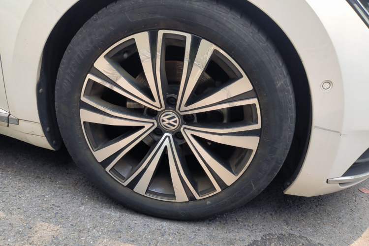 Used Volkswagen FAW-Volkswagen CC 2020 330TSI Glamour Edition China VI Standard Right Front Wheel Hub