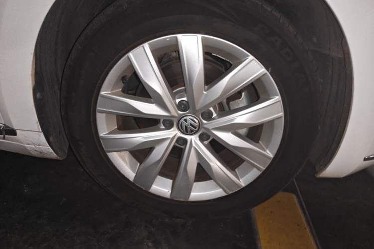 Used Volkswagen FAW-Volkswagen CC 2020 330TSI Huayan Edition China VI Standard Right Front Wheel Hub
