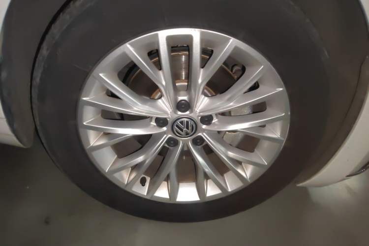 Used Volkswagen FAW-Volkswagen CC 2020 330TSI Glamour Edition China VI Standard Right Front Wheel Hub