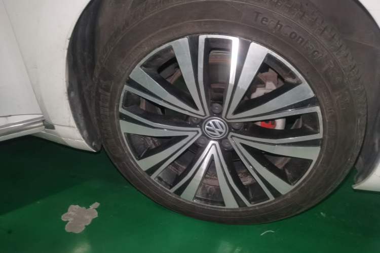 Used Volkswagen FAW-Volkswagen CC 2020 330TSI Glamour Edition China VI Standard Right Front Wheel Hub