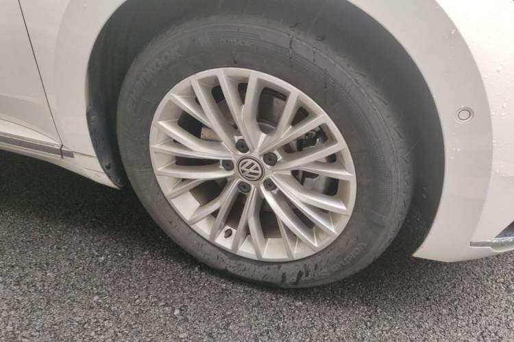 Used Volkswagen FAW-Volkswagen CC 2020 330TSI Glamour Edition China VI Standard Right Front Wheel Hub