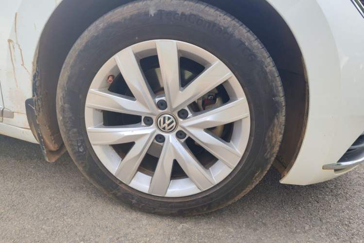 Used Volkswagen FAW-Volkswagen CC 2020 330TSI Huayan Edition China VI Standard Right Front Wheel Hub