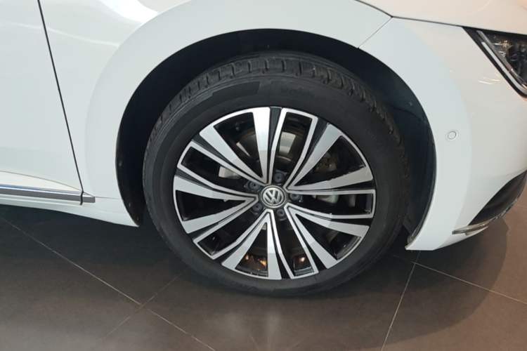 Used Volkswagen FAW-Volkswagen CC 2020 330TSI Glamour Edition China VI Standard Right Front Wheel Hub