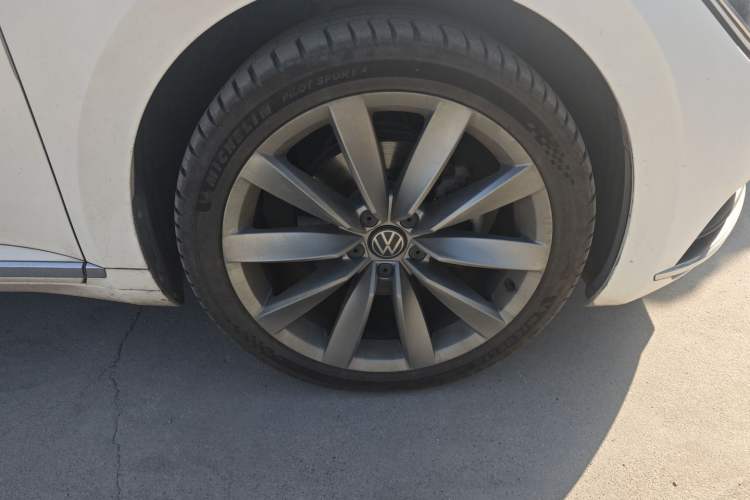 Used Volkswagen FAW-Volkswagen CC 2020 330TSI Huayan Edition China VI Standard Right Front Wheel Hub