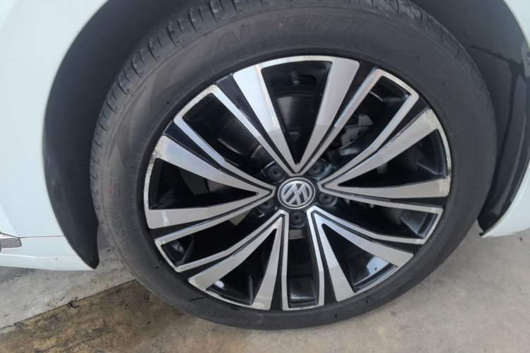 Used Volkswagen FAW-Volkswagen CC 2020 330TSI Glamour Edition China VI Standard Right Front Wheel Hub