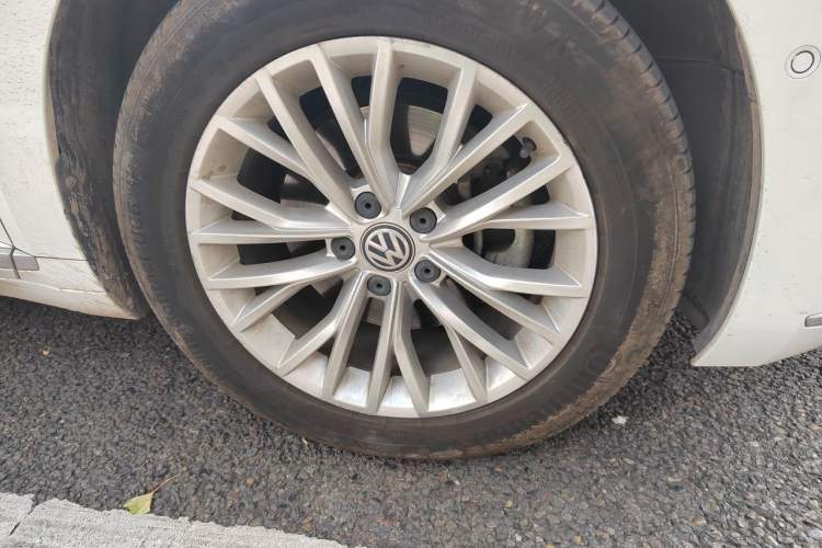 Used Volkswagen FAW-Volkswagen CC 2020 330TSI Glamour Edition China VI Standard Right Front Wheel Hub