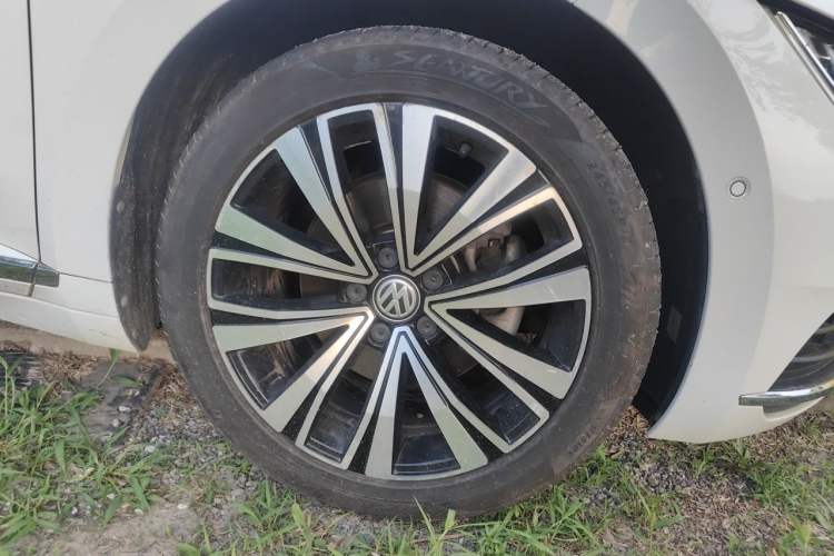 Used Volkswagen FAW-Volkswagen CC 2020 330TSI Glamour Edition China VI Standard Right Front Wheel Hub