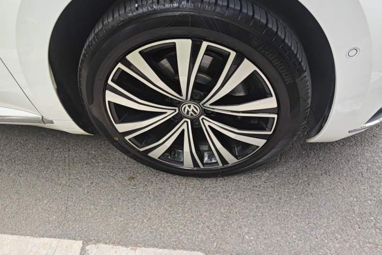 Used Volkswagen FAW-Volkswagen CC 2020 330TSI Glamour Edition China VI Standard Right Front Wheel Hub