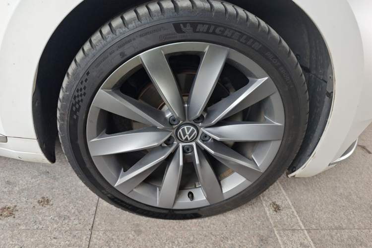 Used Volkswagen FAW-Volkswagen CC 2020 330TSI Huayan Edition China VI Standard Right Front Wheel Hub