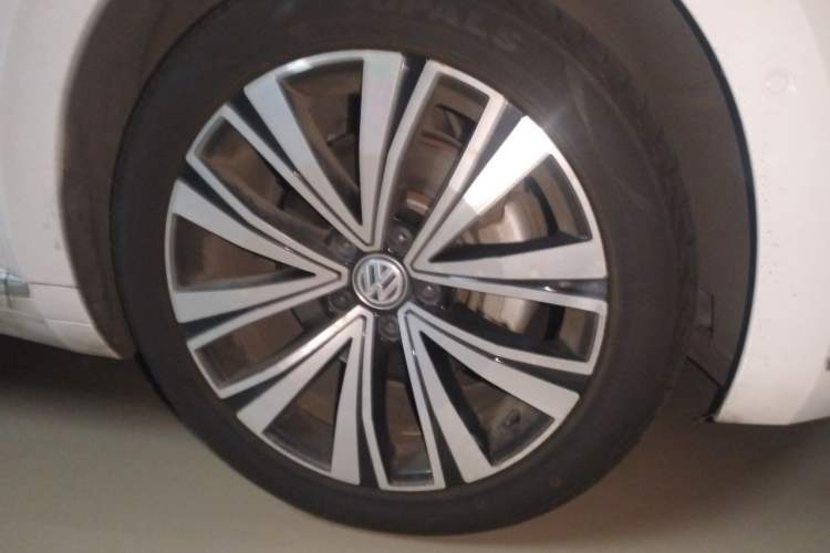 Used Volkswagen FAW-Volkswagen CC 2020 330TSI Glamour Edition China VI Standard Right Front Wheel Hub